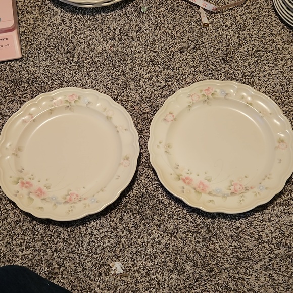 Pfaltzgraff TEA ROSE Dinner Plates Dinnerware set 2 - Picture 1 of 5